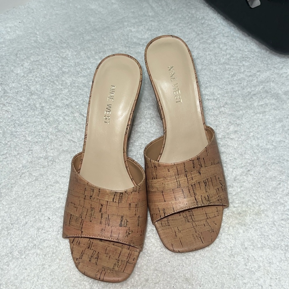 Like new, NINE WEST Women's Nesa Wedge Sandal